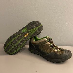 Boys KEEN Hiking Shoe Sneaker Size 6
